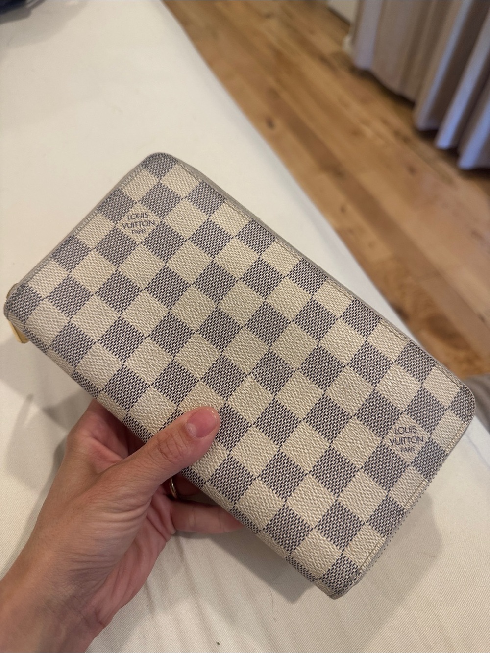 Authentic Louis Vuitton Damier Azur Zippy Organizer